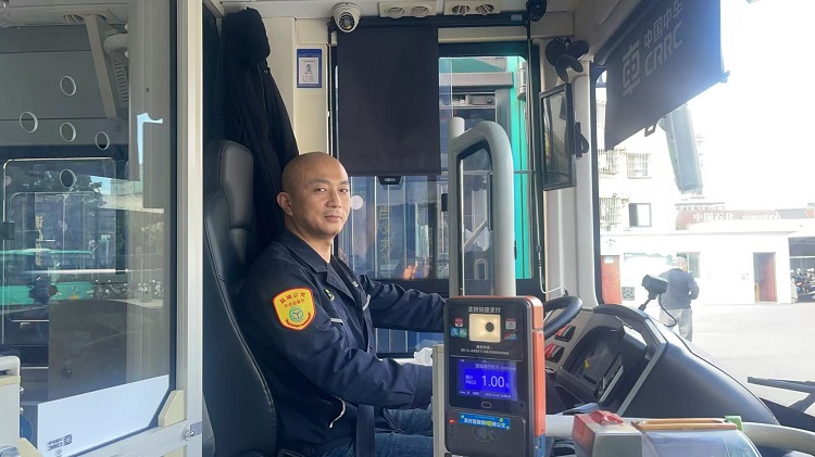 一次“慢”行一路暖情——20路公交司机周洪森获市民热线点赞