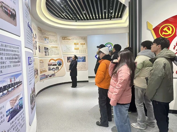 �γǹ������γǹ�ѧԺ����ʵ������ ����У��Эͬ������ƪ��